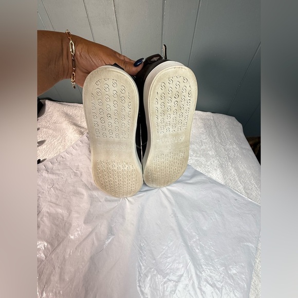 Elegant Black Leather Women's Boots - Picture 4 of 8